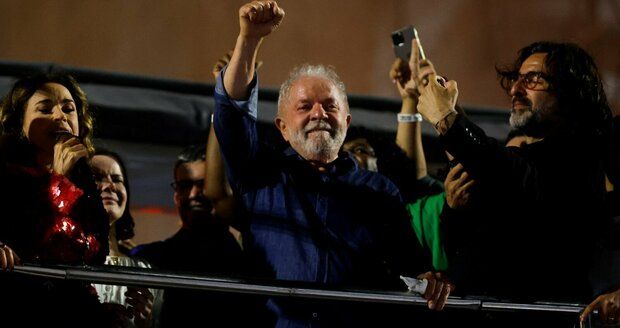„Brazilský Trump“ Bolsonaro končí. Prezidentské volby v Brazílii vyhrál těsně Lula