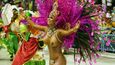 Mocidade, jedna z nejslavnějších škol samby v brazilském Rio de Janeiro, začala před více dvěma měsíci hledat pro svoji kreaci při zahájení nejznámějšího karnevalu na světě (začal v pátek) dvacet krásných žen, které by neměly silikonová prsa. A k překvapení všech to byl velký problém.