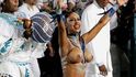 Mocidade, jedna z nejslavnějších škol samby v brazilském Rio de Janeiro, začala před více dvěma měsíci hledat pro svoji kreaci při zahájení nejznámějšího karnevalu na světě (začal v pátek) dvacet krásných žen, které by neměly silikonová prsa. A k překvapení všech to byl velký problém.