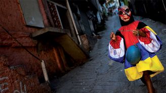 Riodejaneirský karneval v největší brazilské favele aneb Když Rocinha tančí