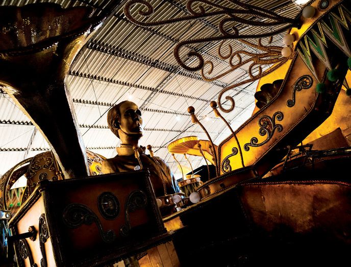 Kostýmní karneval v Riu de Janeiru vytvářejí a provozují tzv. školy samby.