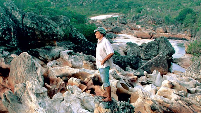 Možná se drahokam skrývá právě v některé z těchto děr. Každý den je řeka zásobuje novými usazeninami. Možná se drahokam skrývá právě v některé z těchto děr. Každý den je řeka zásobuje novými usazeninami.