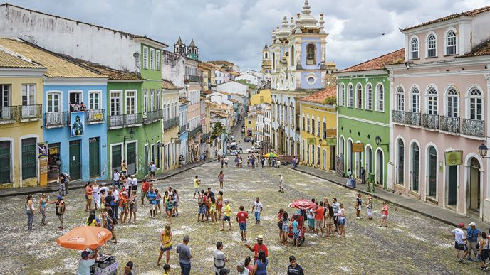 Věčně živé náměstí Largo do Pelourinho v historickém centru Salvadoru. Velmi často natrefíte na skupinku bubeníků, kteří předvádějí horké rytmy samby.