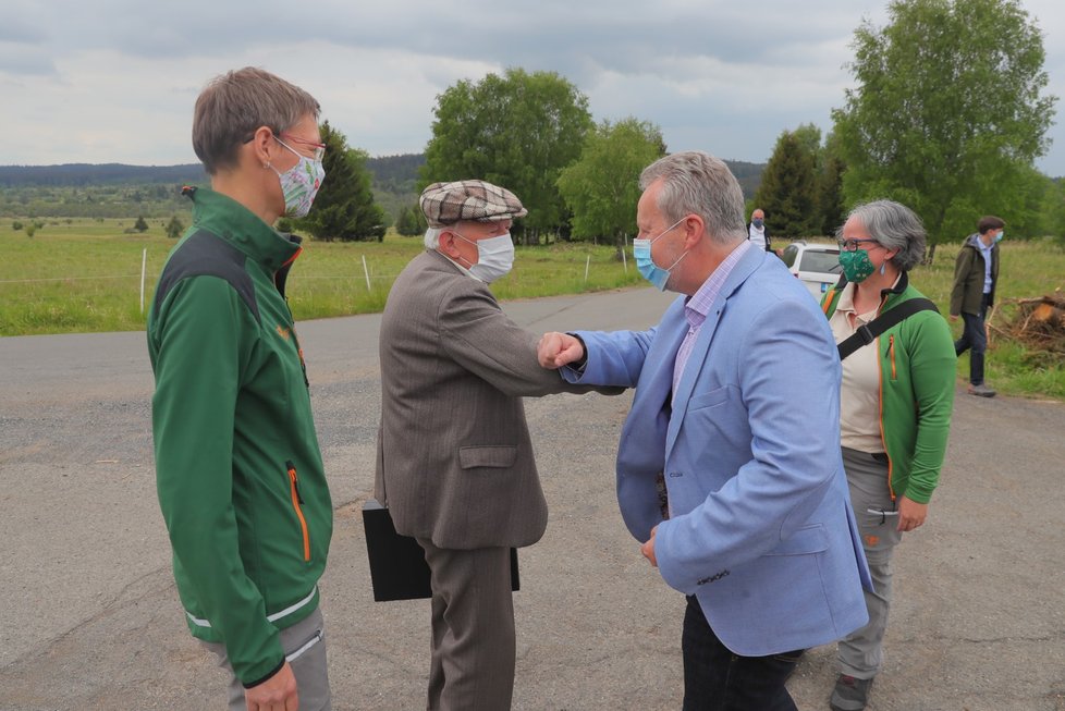 Ministr životního prostředí Richard Brabec (ANO) během otevírání naučné stezky v Brdech (20.5.2020)