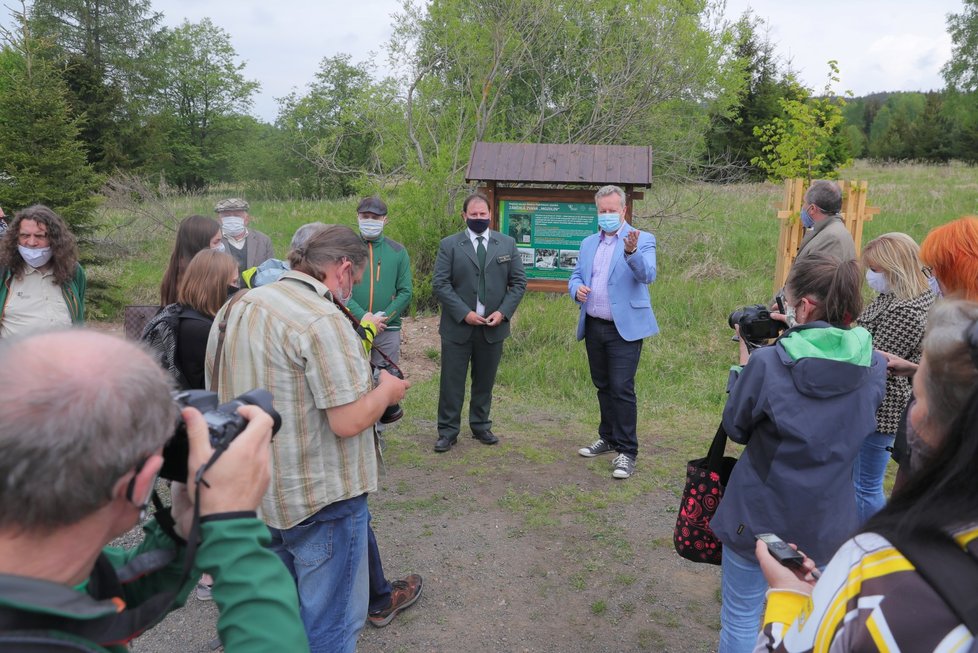 Ministr životního prostředí Richard Brabec (ANO) během otevírání naučné stezky v Brdech (20.5.2020)