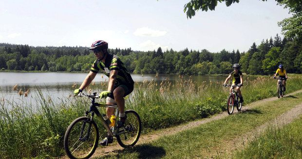 Vojáky střídají cyklostezky a turisté. Končí újezd Brdy