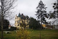 Vzácná vila v Břeclavi přijde o historické tašky: Jsou samá díra a náhrada neexistuje