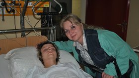 Petr (15) se svojí matkou Oksanou Zhyvachivskou, která by mu chtěla darovat svou ledvinu.