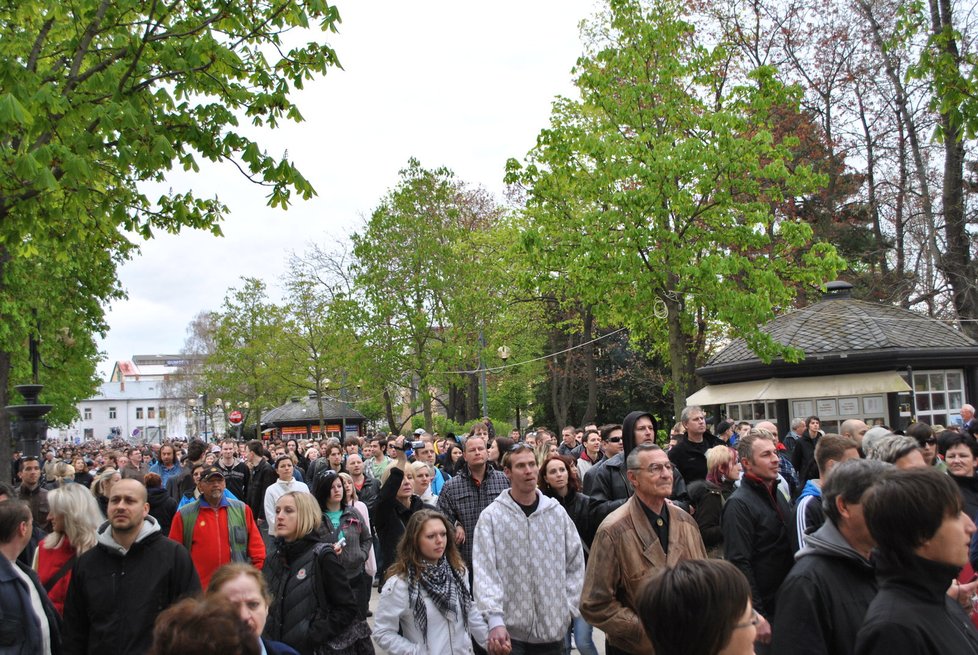 Dav dvou tisíc lidí se vydal ulicemi Břeclavi. 