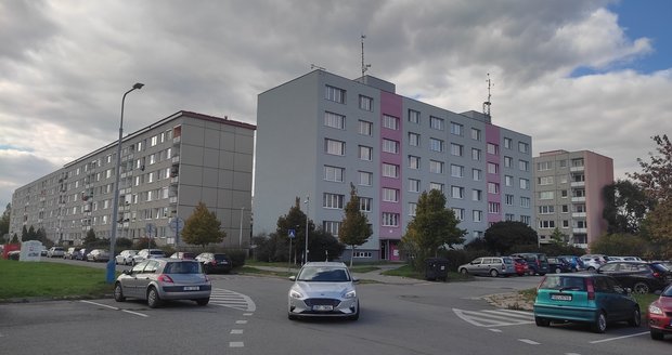 Sídliště Na Valtické je největším ve městě. Bydlí zde tři tisíce z osmi tisíc domácností Břeclavi.