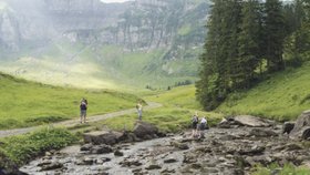 Alpská příroda láká spoustu českých turistů.