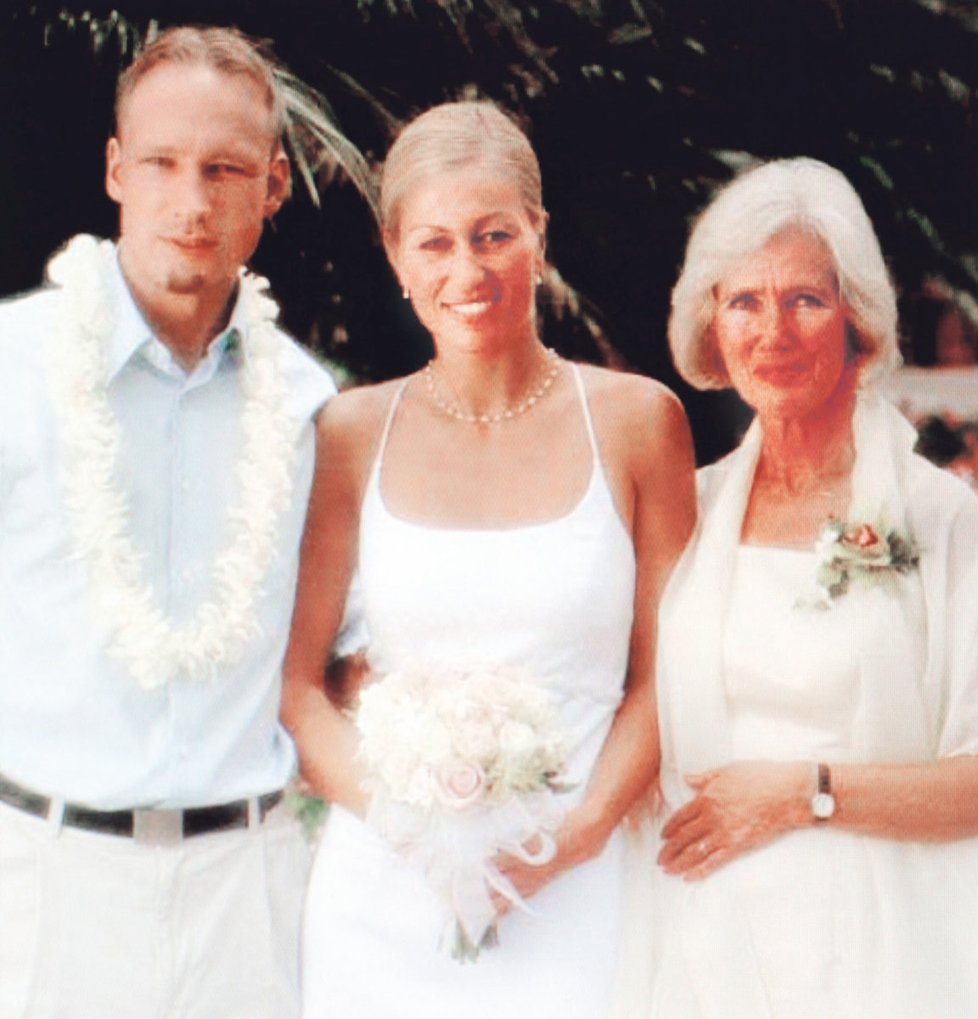 Breivik se sestrou Elisabeth a matkou Wenche, se kterou vyrůstal