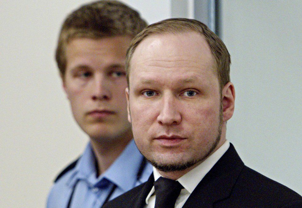 Breivik se k masakru přiznal, lítost necítí