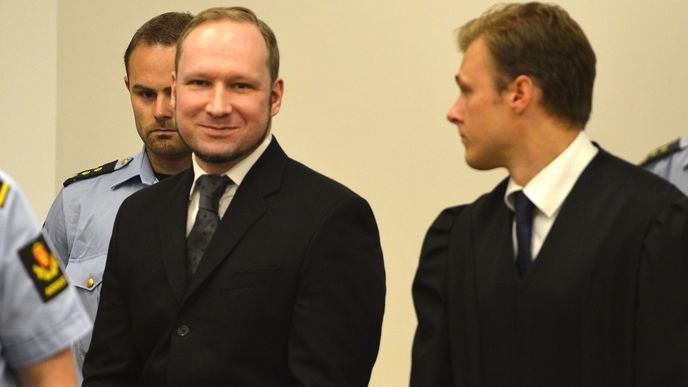 Norský masový vrah Breivik si stěžuje, že je na samotce. Že zavraždil 77 lidí, nelituje