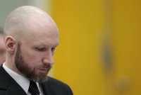 Masový vrah Breivik se má ve vězení dobře. Norsko smetlo údajné porušování práv