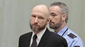 Masový vrah Breivik si změnil jméno. Proč, to neřekl