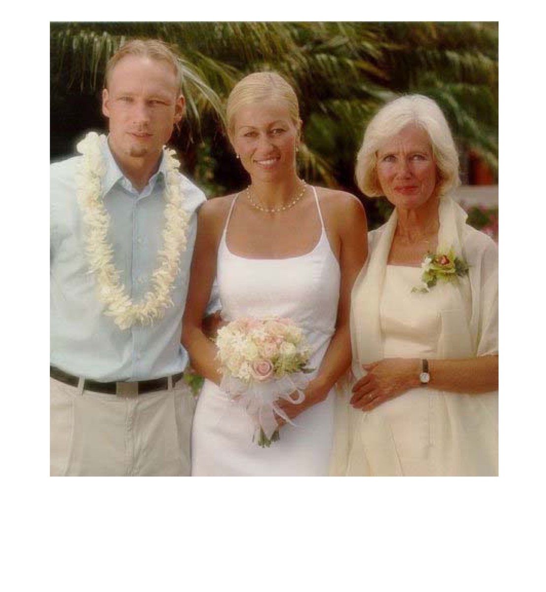 Anders Breivik žil pořád s matkou Wenche (vpravo).