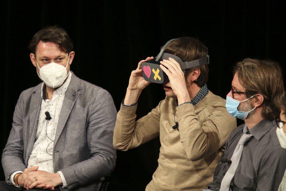 Představení unikátního inovativního projektu Brejlando. Formou virtuální reality si lze dojít do divadla v pohodlí vlastního domova.