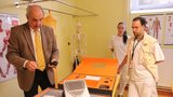 Dětská »bebíčka« hojí bezbolestně: Ve FN Brno mají nový přístroj pro léčbu úrazů