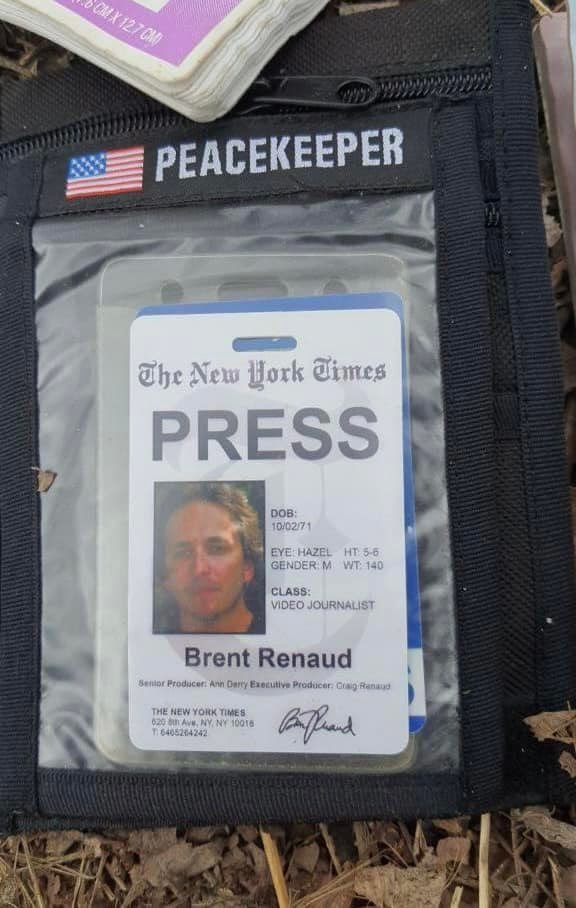 Rusové v Irpini zabili amerického novináře Brenta Renouda