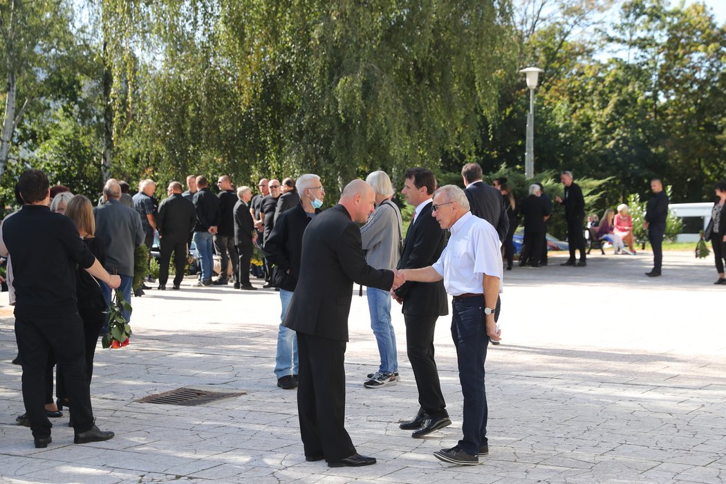 Pohřeb motorsportové legendy Břetislava Engeho