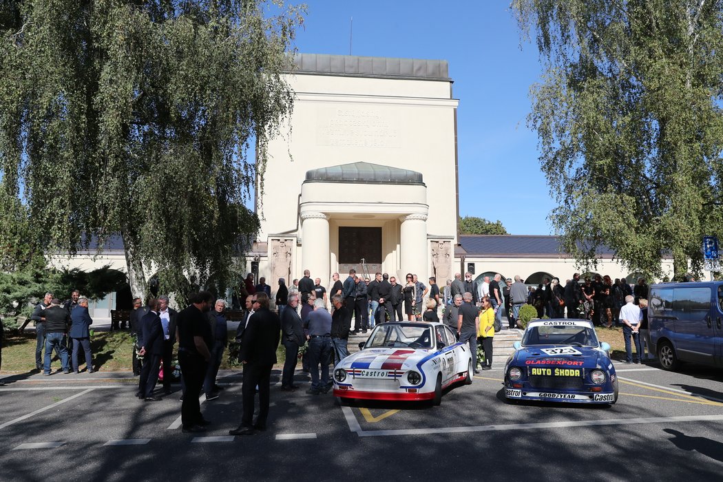 Pohřeb motorsportové legendy Břetislava Engeho