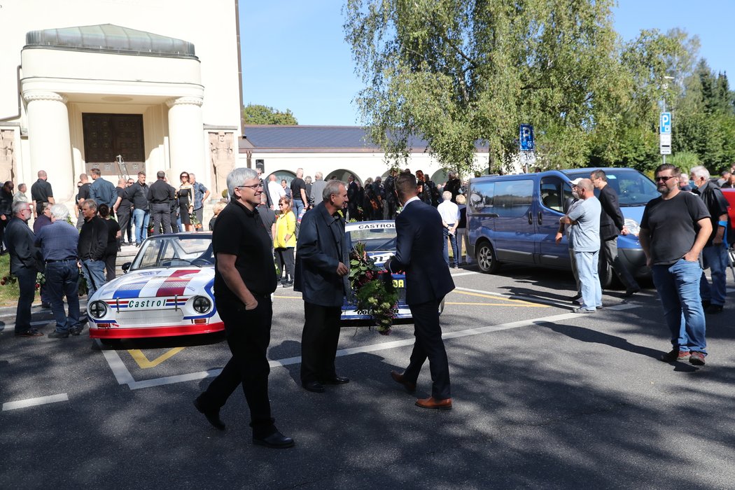 Pohřeb motorsportové legendy Břetislava Engeho