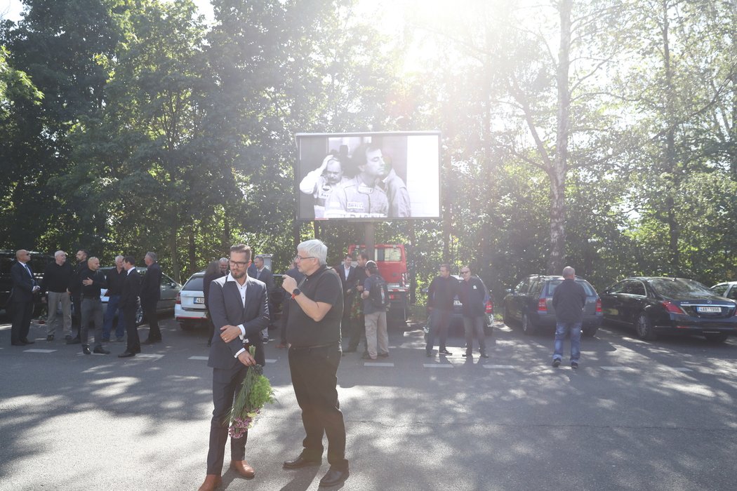 Pohřeb motorsportové legendy Břetislava Engeho