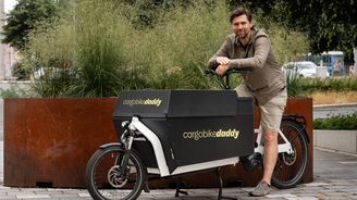 Nákladní elektrokolo dokáže ve městě nahradit automobil, říká Hanzel z Cargo Bike Daddy