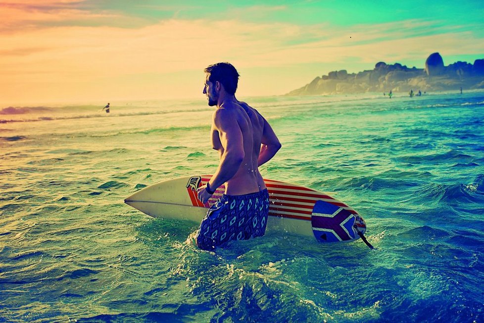 Brett Roux, jihoafrický model, muzikant a surfer, krátce - velký fešák