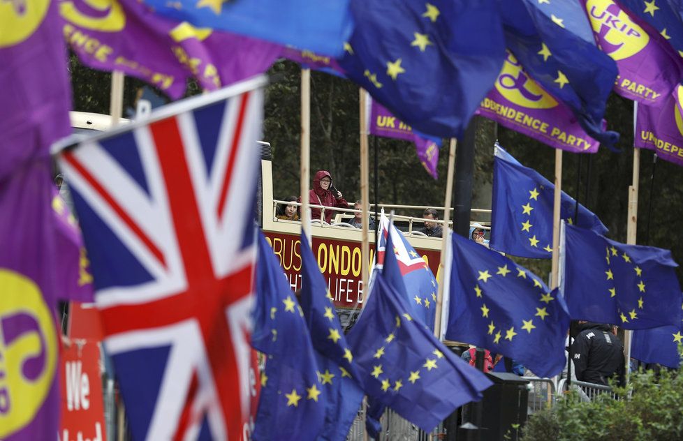 Britové se před brexitem zásobují alkoholem.