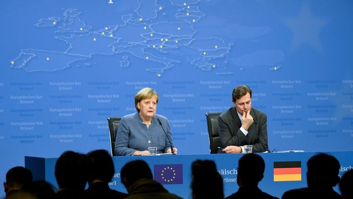 Lídři EU podpořili dohodu o brexitu: Angela Merkelová a Stefan Seibert (25. 11. 2018)