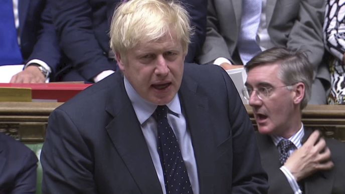 Britský premiér Boris Johnson utrpěl v parlamentu porážku při hlasování o brexitu. 