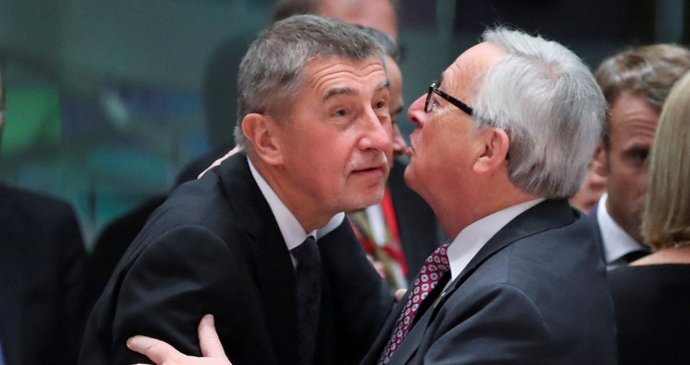 Premiér Andrej Babiš a předseda EU Jean-Claude Juncker na mimořádném summitu v Bruselu (25.11.2018)