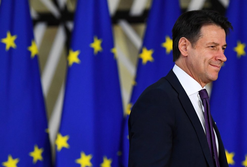 Italský premiér Giuseppe Conte na mimořádném summitu v Bruselu (25.11.2018)