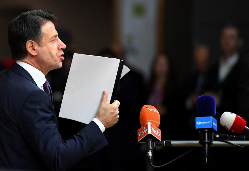 Italský premiér Giuseppe Conte na mimořádném summitu v Bruselu (25.11.2018)