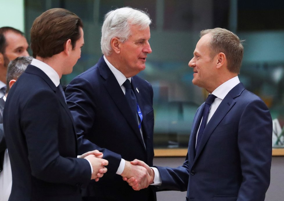 (zleva) Rakouský kancléř Sebastian Kurz, unijní vyjednavač Michel Barnier a prezident Evropského koncilu Donald Tusk