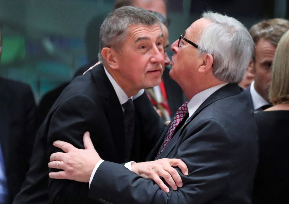 Premiér Andrej Babiš a předseda EU Jean-Claude Juncker na mimořádném summitu v Bruselu (25.11.2018)