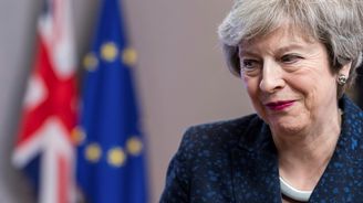 Mayová chce více času na jednání o brexitu, žádat bude poslance