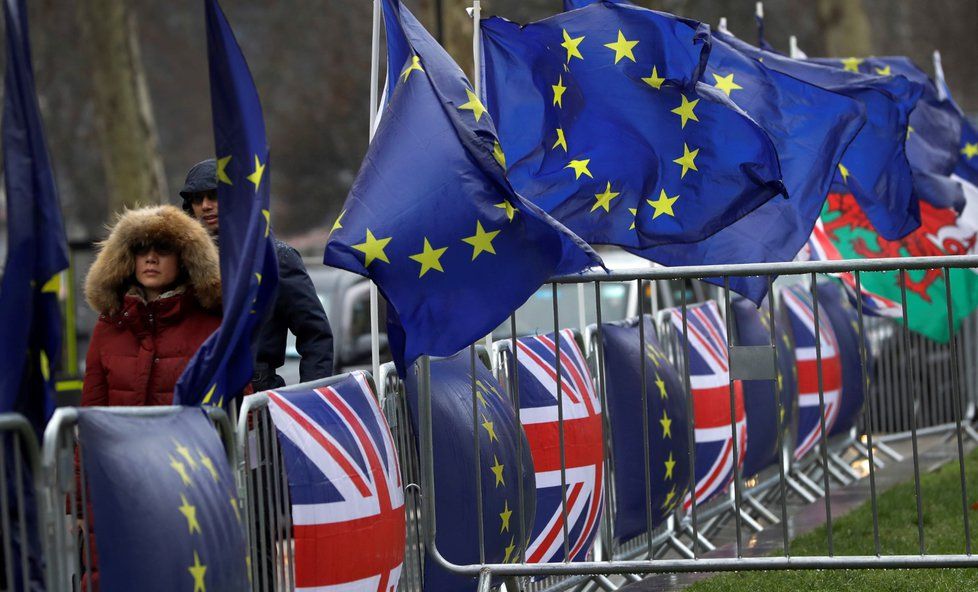 Brexit se nenávratně blíží, s dohodou jsou stále problémy