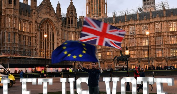 Brexit v pátek nebude. Britové rozvod s EU odložili na duben nebo až na květen