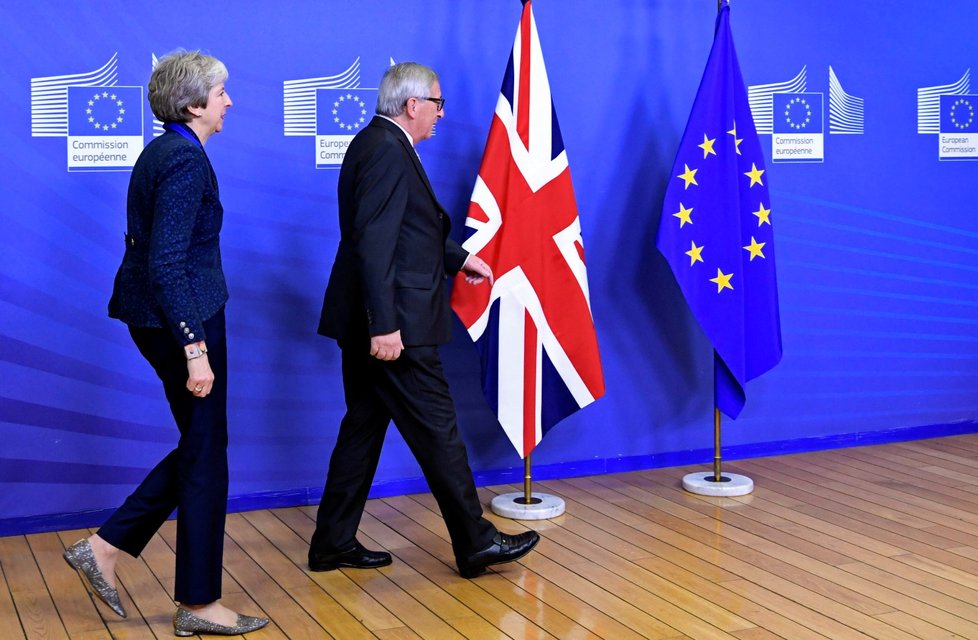 Premiérka Theresa Mayová a předseda EU Jean-Claude Juncker (24.11.2018)