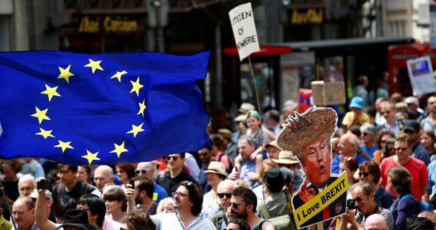 Mohutný proevropský pochod v Londýně: Lidé odmítají brexit, chtějí nové referendum