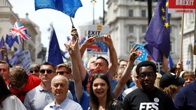 Londýnem prošli odpůrci brexitu, chtějí další referendum o dojednaných podmínkách (23. 6. 2018)