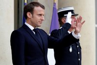 Macron se sejde s prezidentskými finalisty z Ukrajiny: Porošenkem i Zelenským