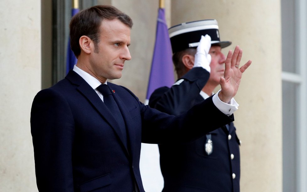 Emmanuel Macron během jednání s Theresou Mayovou (09.04.2019)