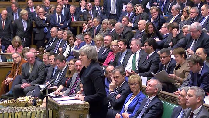 Britská premiérka Theresa Mayová před hlasováním o brexitu (15. 1. 2019)