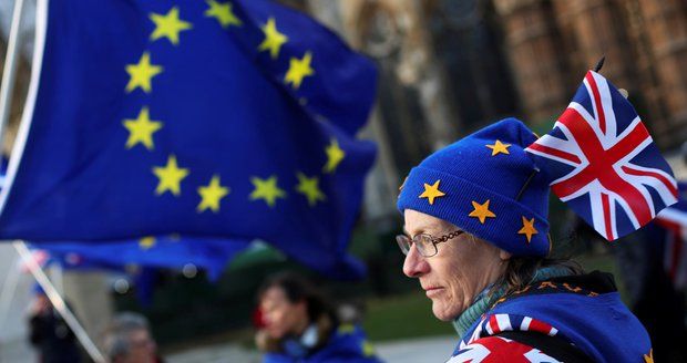 Brexit je o krok blíže: Britští poslanci zrušili nadřazenost zákonů EU