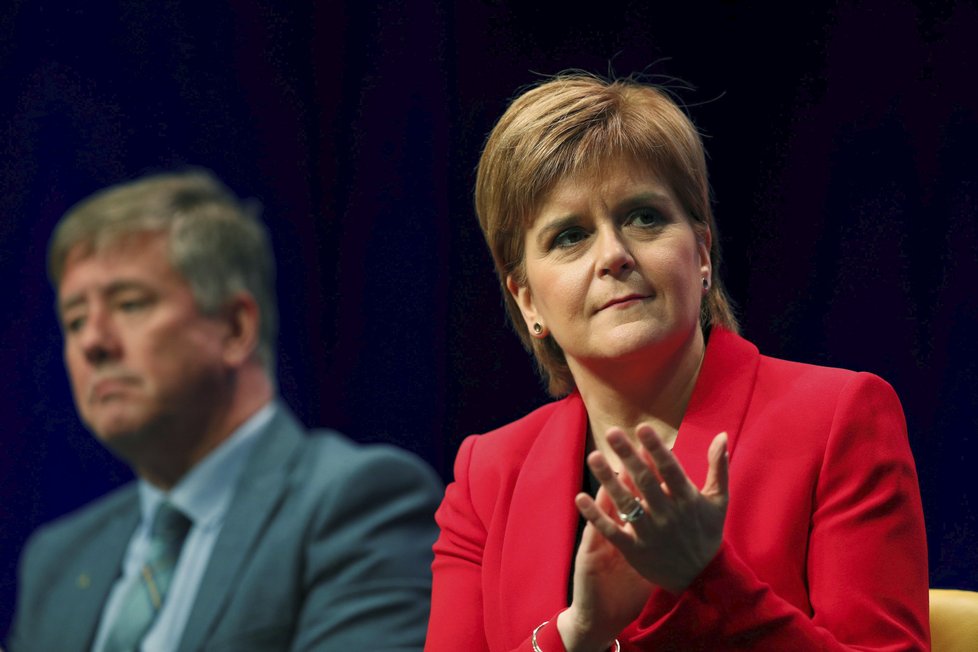 Předsedkyně Skotské národní strany (SNP) a zároveň první skotská ministryně Nicola Sturgeonová