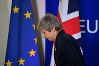 „Ani kdybych měl u hlavy pušku.“ Opozici hlava Mayové nestačí, dohodu o brexitu nepodpoří